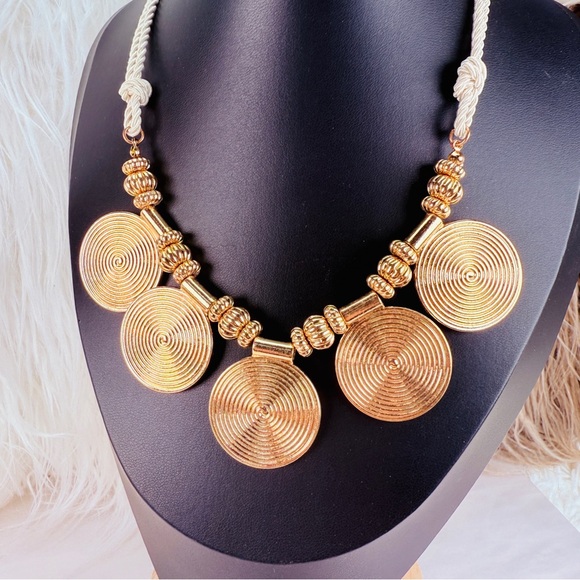 Jewelry - Pretty goldtone, ivory rope statement necklace